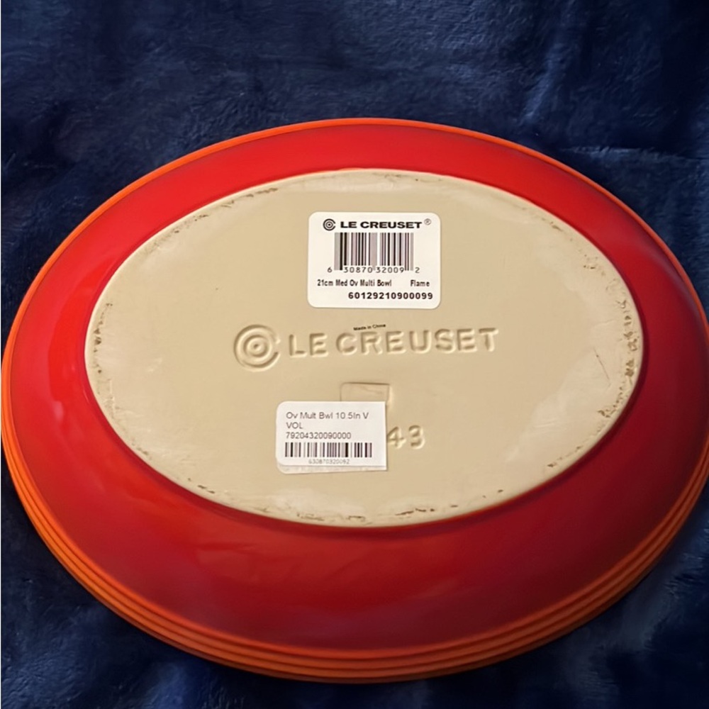 Le Creuset Orange Bowl 2.9L oval multi bowl new with tag - Picture 3 of 4